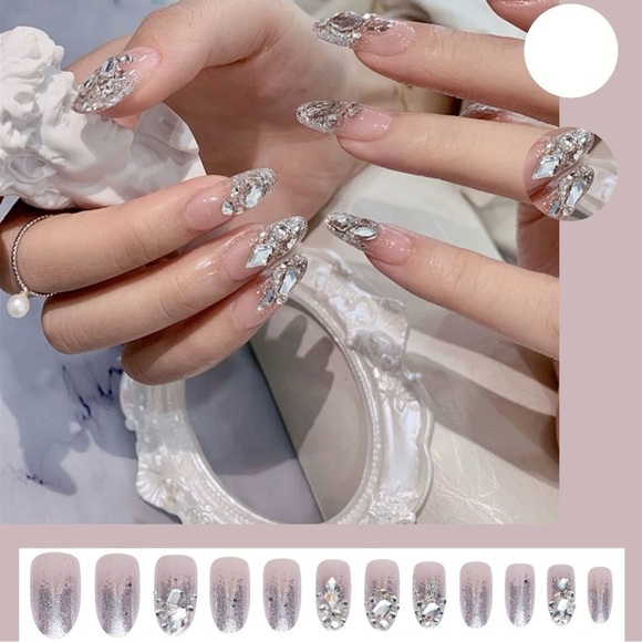 Beautiful Press-on Nails for women - Picture 1 of 2